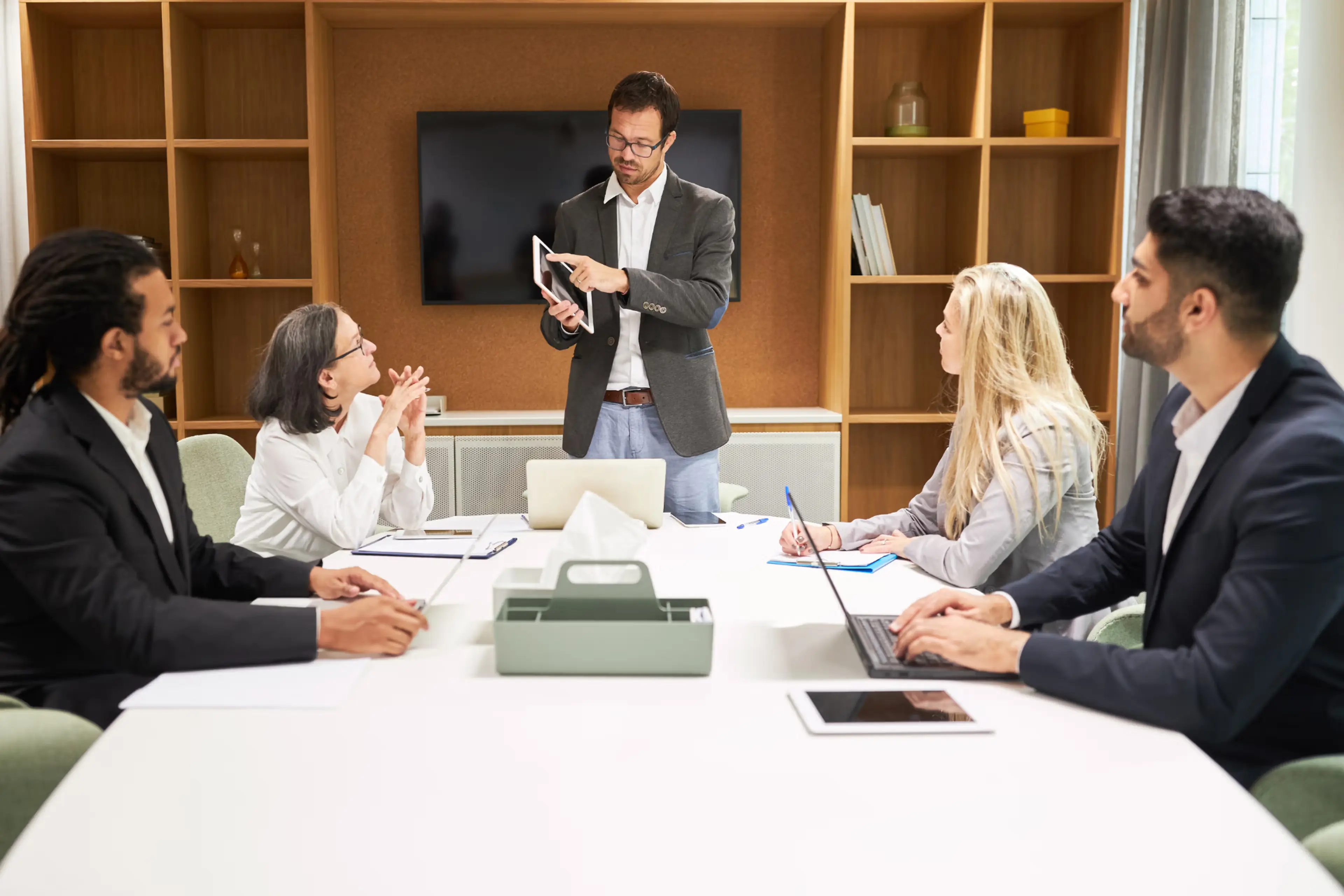 Contadoor consultants helping a foreign management team settle into Mexico