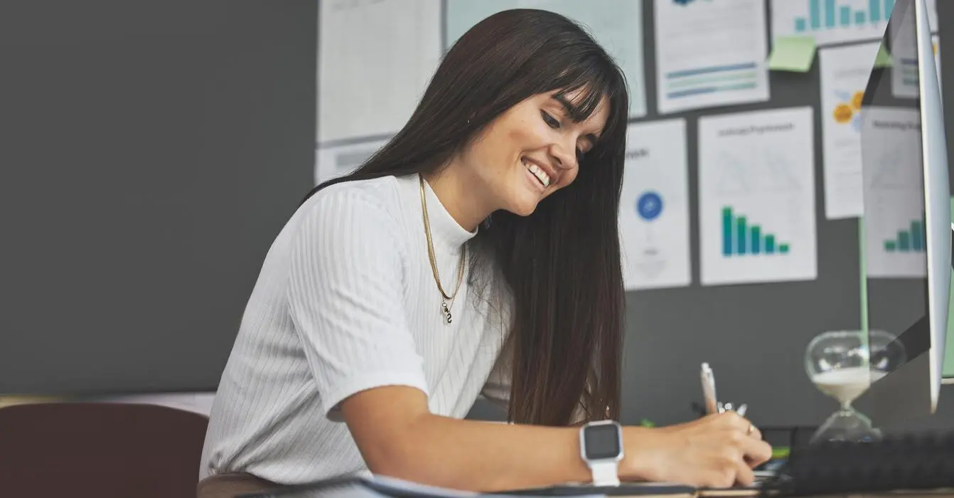 Contadoor transfer pricing specialist analyzing intercompany transactions